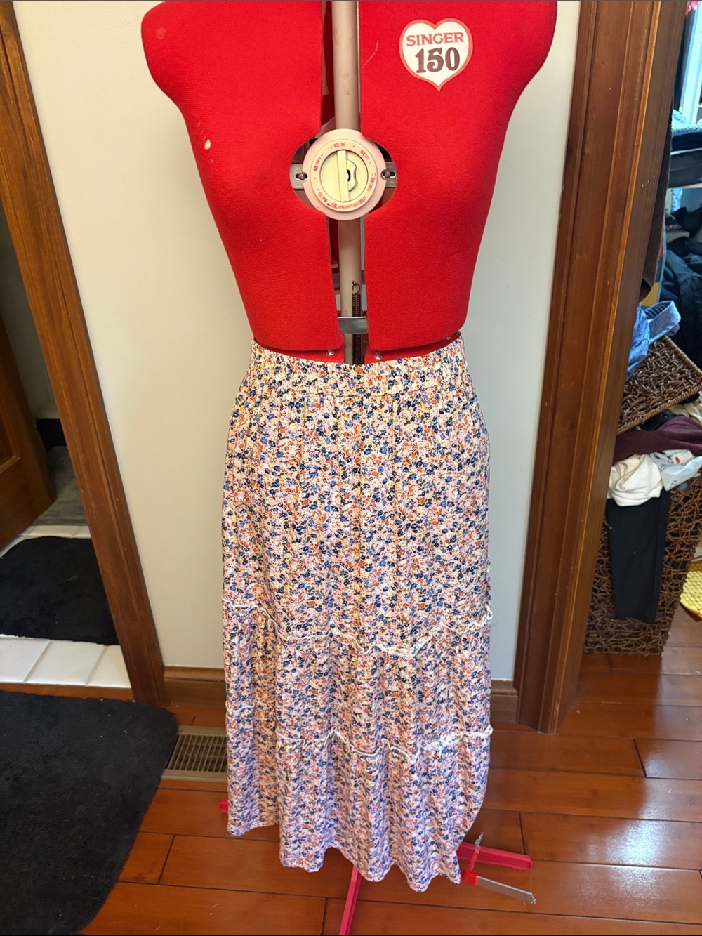 Floral Tiered Maxi Skirt in Pink Size L